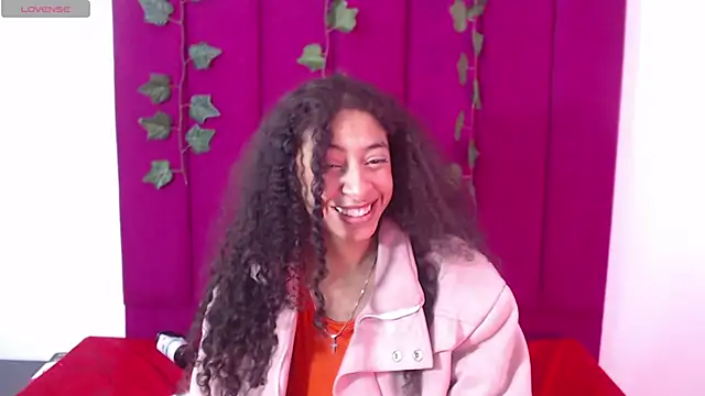 Snapshot of Tinyy_Star chatting on 11-24-25, 05:40 Tinyy Star online show from 11-24-25, 05:40