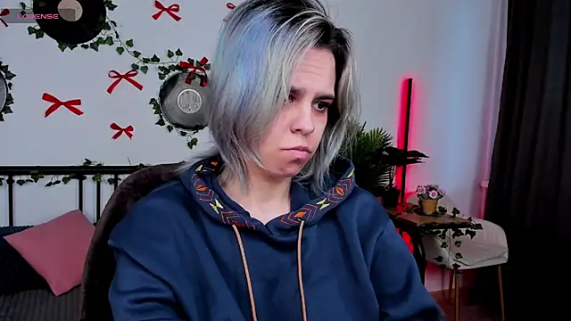 LiraBelle online show from 04-17-26, 03:09