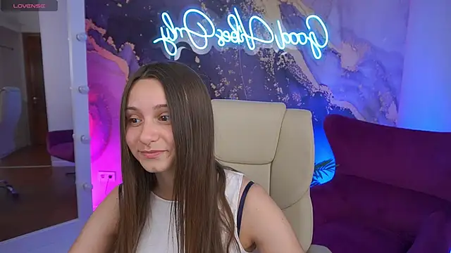 Snapshot of TinyNatalie chatting on 06-19-26, 07:06 TinyNatalie online show from 06-19-26, 07:06