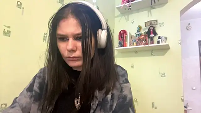 TraceeSchutt online show from 12-04-25, 12:14