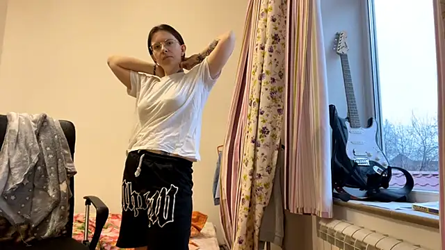 Snapshot of FiorettaFen chatting on 11-23-25, 07:19 FiorettaFen online show from 11-23-25, 07:19