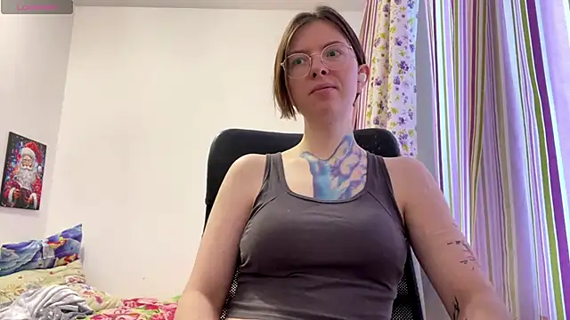 Snapshot of FiorettaFen chatting on 11-25-25, 07:08 FiorettaFen online show from 11-25-25, 07:08