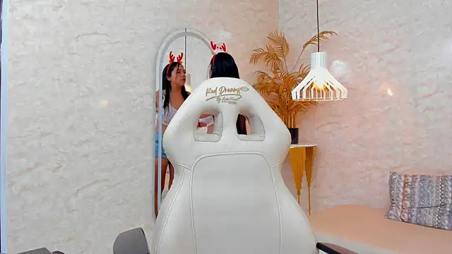 Snapshot of Mai_Bigboobs chatting on 12-01-25, 11:48 Mai Bigboobs online show from 12-01-25, 11:48