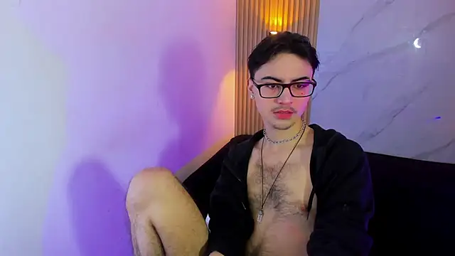 Im Dayros online show from 12-14-25, 03:34