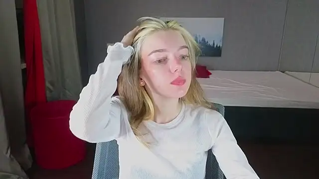 Snapshot of MILLIE_MUR chatting on 12-14-25, 05:13 MILLIE MUR online show from 12-14-25, 05:13