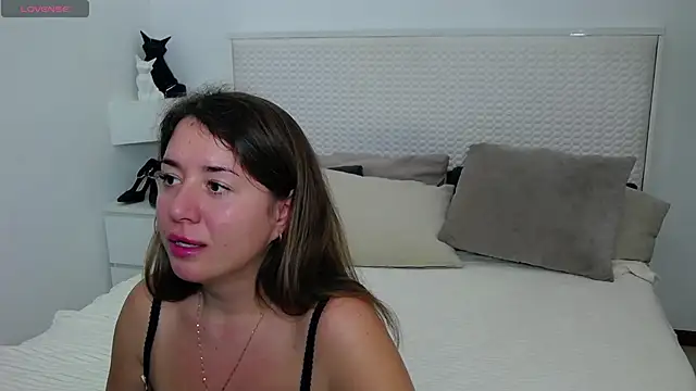 Snapshot of Leona_Rae chatting on 11-28-25, 02:09 Leona Rae online show from 11-28-25, 02:09