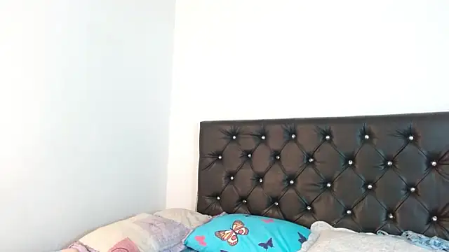 Ameliejoness  online show from 04-11-26, 08:57