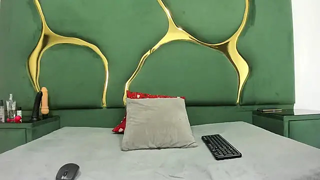 Snapshot of RoxanneBloom chatting on 03-14-26, 04:07 RoxanneBloom online show from 03-14-26, 04:07