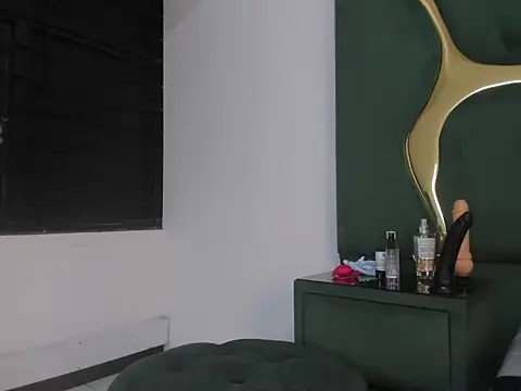 Snapshot of RoxanneBloom chatting on 03-22-26, 02:37 RoxanneBloom online show from 03-22-26, 02:37