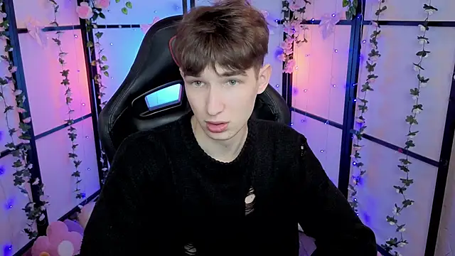 Snapshot of Maxwellchiik chatting on 11-30-25, 08:46 Maxwellchiik online show from 11-30-25, 08:46