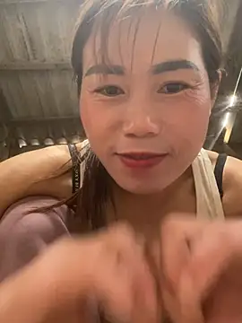 Snapshot of meganmeo chatting on 05-05-26, 01:35 meganmeo online show from 05-05-26, 01:35