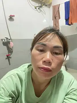 Snapshot of meganmeo chatting on 05-18-26, 04:24 meganmeo online show from 05-18-26, 04:24