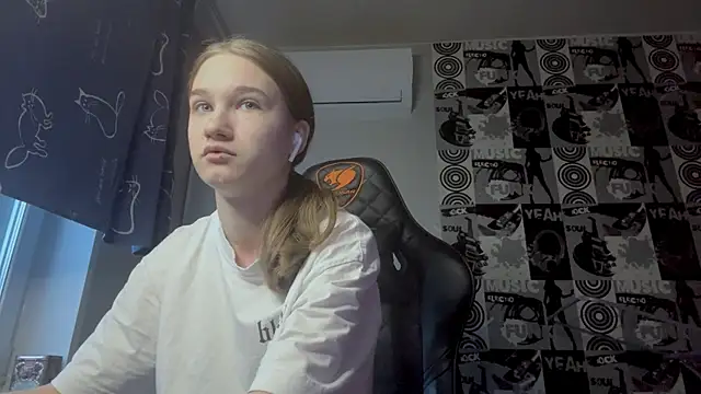 helgicuteness online show from 12-20-25, 12:23