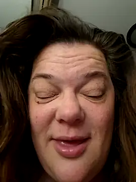 Snapshot of Tasmine chatting on 11-23-25, 02:39 Tasmine online show from 11-23-25, 02:39