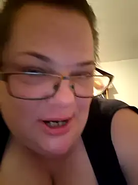 Snapshot of Tasmine chatting on 11-24-25, 01:33 Tasmine online show from 11-24-25, 01:33