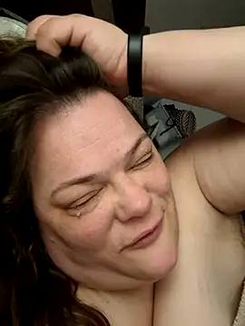 Snapshot of Tasmine chatting on 11-25-25, 01:22 Tasmine online show from 11-25-25, 01:22