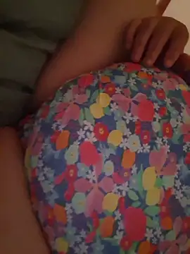 Snapshot of Tasmine chatting on 11-26-25, 01:45 Tasmine online show from 11-26-25, 01:45