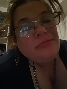 Snapshot of Tasmine chatting on 11-28-25, 01:36 Tasmine online show from 11-28-25, 01:36