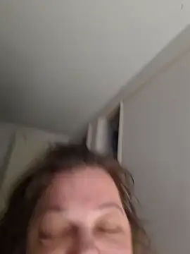 Snapshot of Tasmine chatting on 12-01-25, 01:05 Tasmine online show from 12-01-25, 01:05