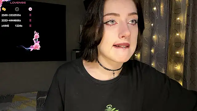 Snapshot of Meowluly chatting on 02-11-26, 11:54 Meowluly online show from 02-11-26, 11:54