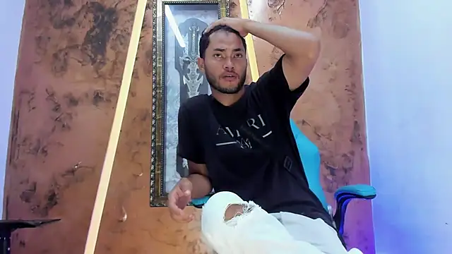 Snapshot of hot_guy_sweet chatting on 11-23-25, 07:35 hot guy sweet online show from 11-23-25, 07:35