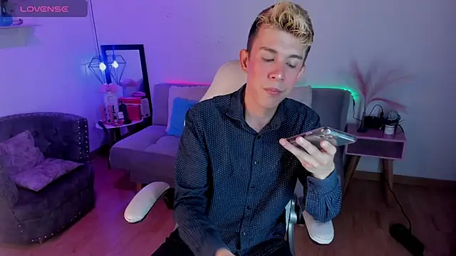 Juaan Diick online show from 02-04-26, 08:25