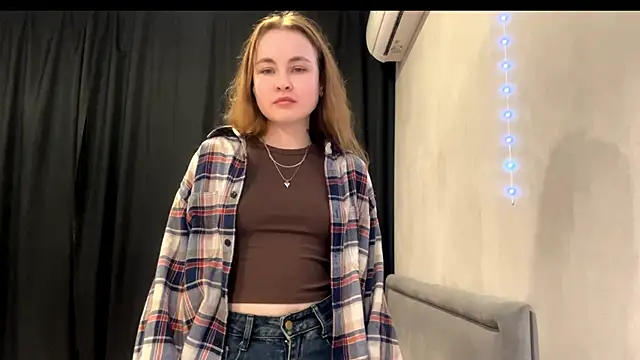 Snapshot of PrettyGhost chatting on 11-25-25, 03:12 PrettyGhost online show from 11-25-25, 03:12