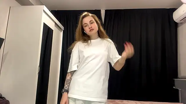 Snapshot of PrettyGhost chatting on 12-01-25, 02:11 PrettyGhost online show from 12-01-25, 02:11