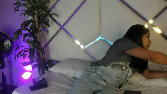 Snapshot of A_Good_Witch chatting on 02-05-26, 12:43 A Good Witch online show from 02-05-26, 12:43