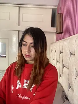 MaddieHunter online show from 11-25-25, 01:33