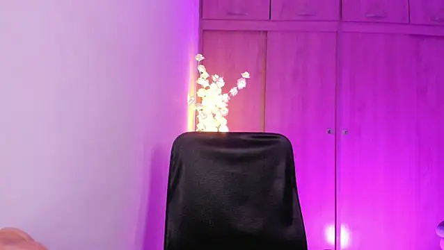 Snapshot of MaddieHunter chatting on 05-14-26, 02:46 MaddieHunter online show from 05-14-26, 02:46
