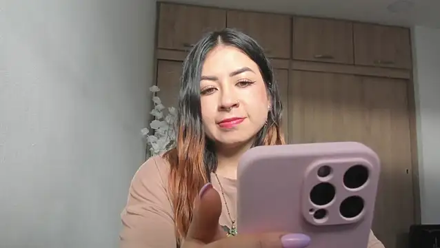 Snapshot of MaddieHunter chatting on 05-18-26, 08:14 MaddieHunter online show from 05-18-26, 08:14