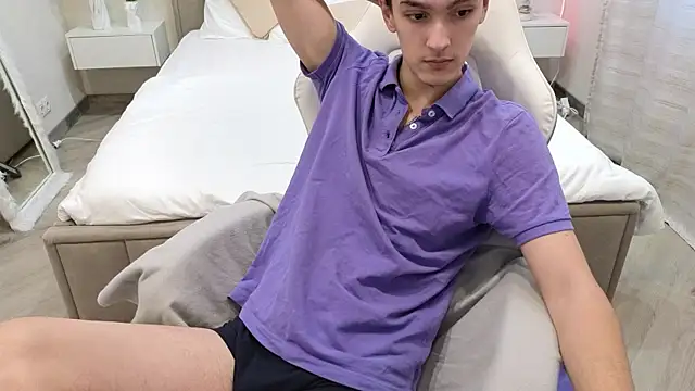 MoonlinSkinn online show from 12-04-25, 08:01