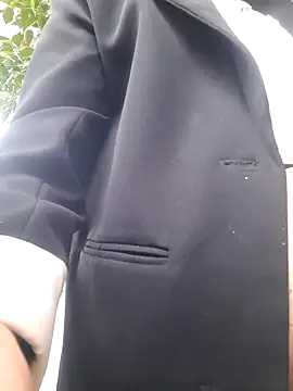 Snapshot of Bea_219 chatting on 12-14-25, 12:27 Bea 219 online show from 12-14-25, 12:27