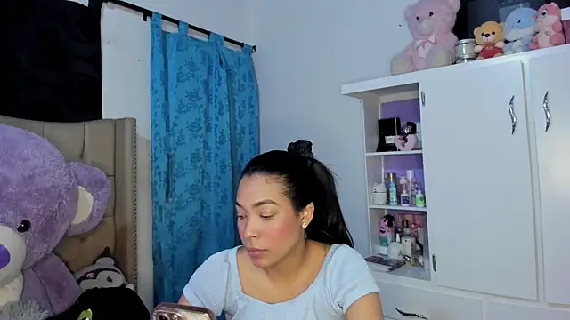 KarolRojas 22 online show from 03-06-26, 06:21