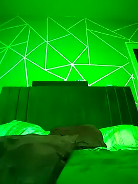 Reynpau19 online show from 11-25-25, 04:23