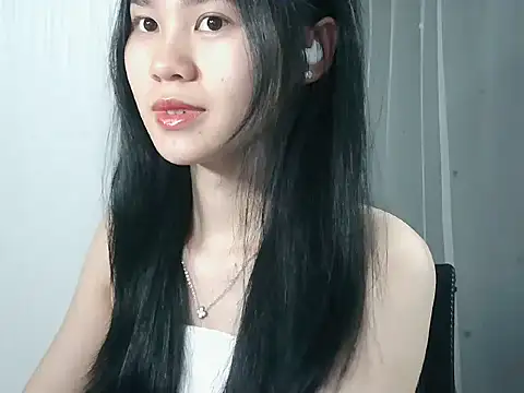 Snapshot of Nunaa18 chatting on 12-02-25, 01:50 Nunaa18 online show from 12-02-25, 01:50
