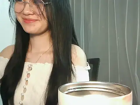 Snapshot of Nunaa18 chatting on 02-07-26, 12:31 Nunaa18 online show from 02-07-26, 12:31