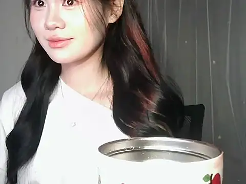 Snapshot of Nunaa18 chatting on 02-11-26, 01:05 Nunaa18 online show from 02-11-26, 01:05