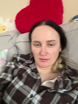 Snapshot of TomilaSi chatting on 02-05-26, 10:42 TomilaSi online show from 02-05-26, 10:42