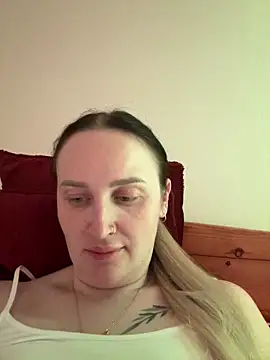 Snapshot of TomilaSi chatting on 02-09-26, 11:53 TomilaSi online show from 02-09-26, 11:53