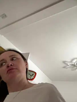 Snapshot of TomilaSi chatting on 02-11-26, 12:32 TomilaSi online show from 02-11-26, 12:32