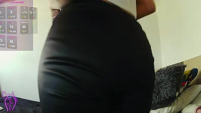 Snapshot of sophie_petit11 chatting on 11-27-25, 03:03 sophie petit11 online show from 11-27-25, 03:03