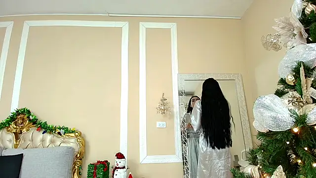 HallieStone online show from 12-21-25, 01:51