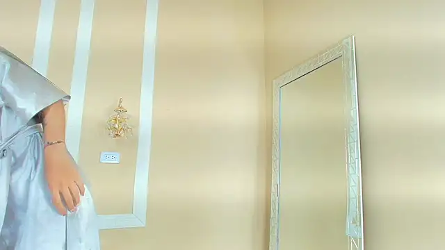 HallieStone online show from 01-08-26, 01:35