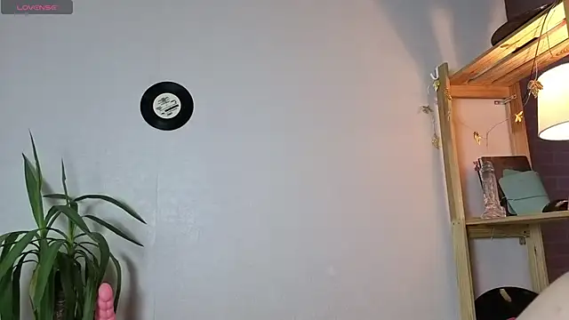 Snapshot of Me1inMonro chatting on 11-27-25, 05:42 Me1inMonro online show from 11-27-25, 05:42