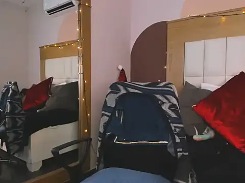 Snapshot of MilaFoxxy chatting on 12-02-25, 11:37 MilaFoxxy online show from 12-02-25, 11:37