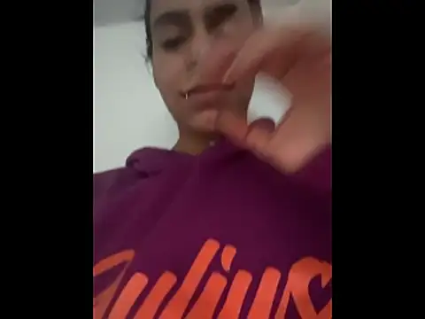 SaraAndrade  online show from 12-15-25, 11:03