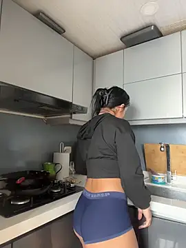 Snapshot of SaraAndrade_ chatting on 02-14-26, 03:53 SaraAndrade online show from 02-14-26, 03:53