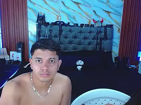 Meryandcris online show from 11-25-25, 04:01